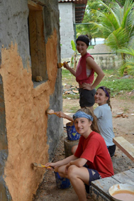 Construction maison en bouteilles au Nicaragua